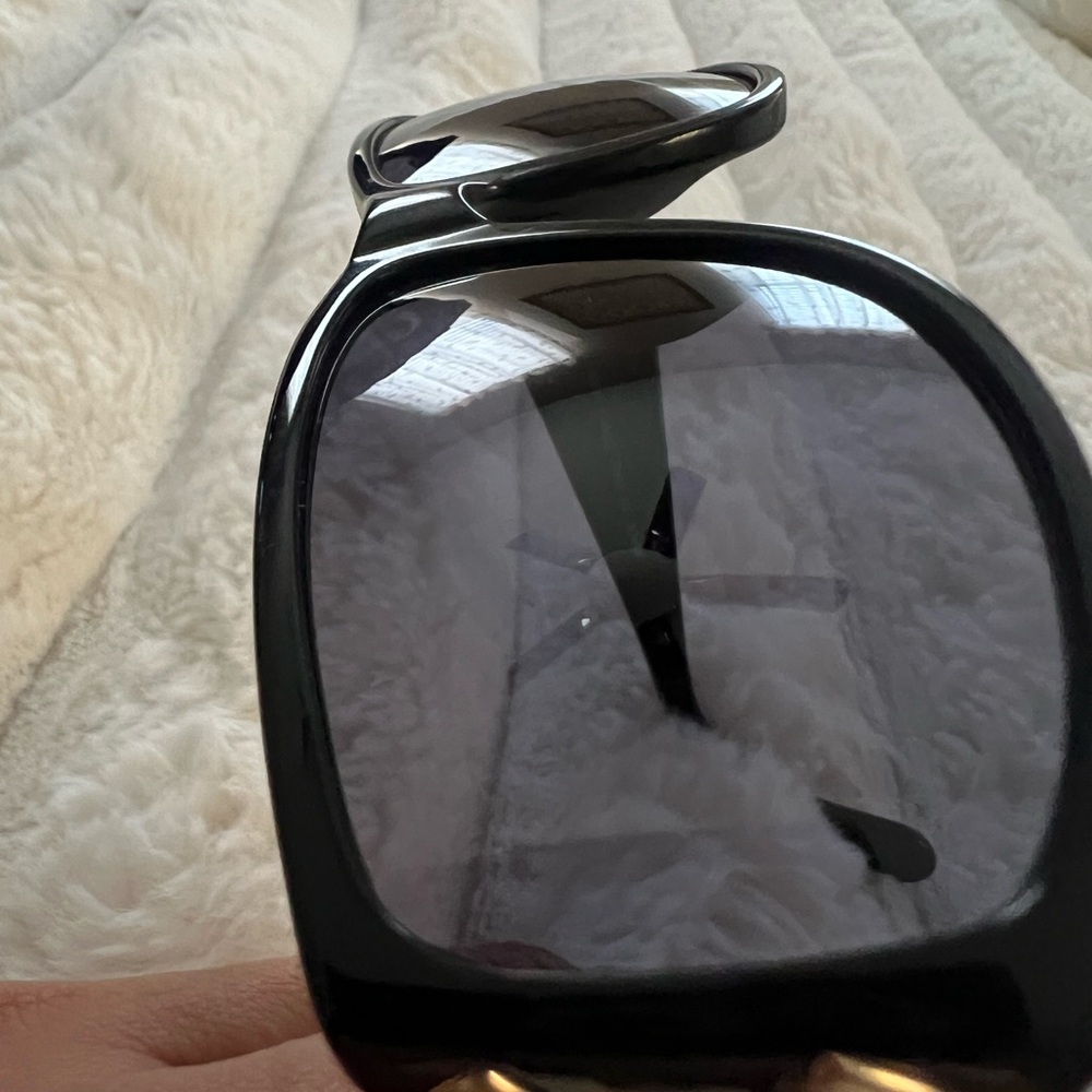 CHANEL Black Sunglasses Modern Design - Picture 8 of 13